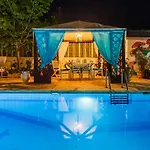 Willa Vlassoula - Beachfront Luxury With Private Pool & Garden Heaven Kyparissia