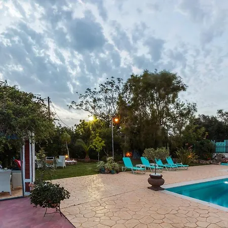 빌라 Vlassoula - Beachfront Luxury With Private Pool & Garden Heaven *