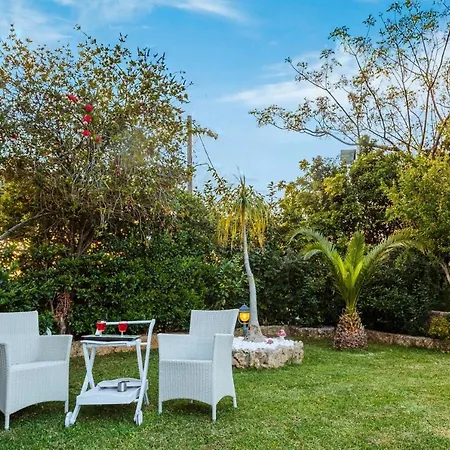 Beachfront Luxury Villa-private Pool,garden Heaven Κυπαρισσία