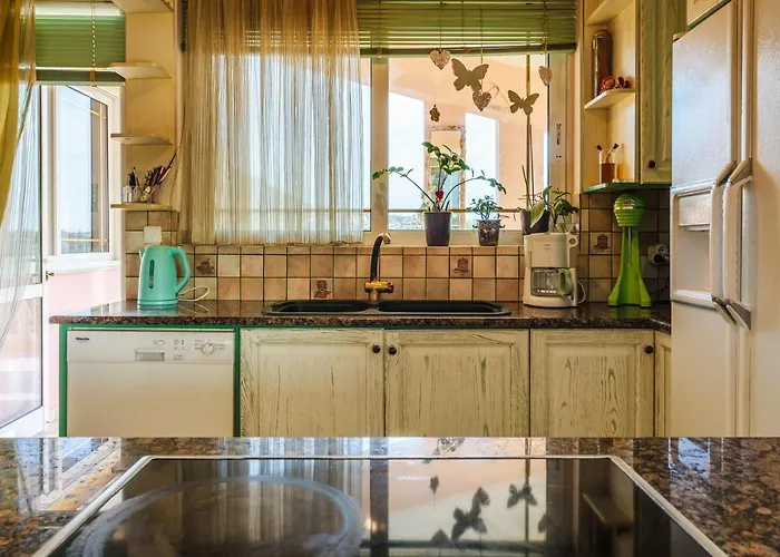 Villa Vlassoula - Beachfront Luxury With Private Pool & Garden Heaven Kyparissia