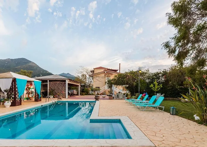 Vlassoula - Beachfront Luxury With Private Pool & Garden Heaven Villa Kipariszía